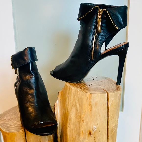 Vince Camuto Black 'Kevlin' Open To/Heel Zip Up Bootie Heels- Size 9 - Picture 1 of 16